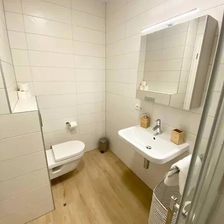 New 2023 One Bedroom Flat W Free Parking
