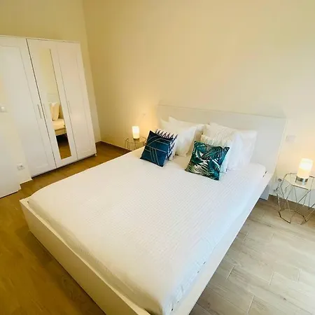 New 2023 One Bedroom Flat W Free Parking Apartment